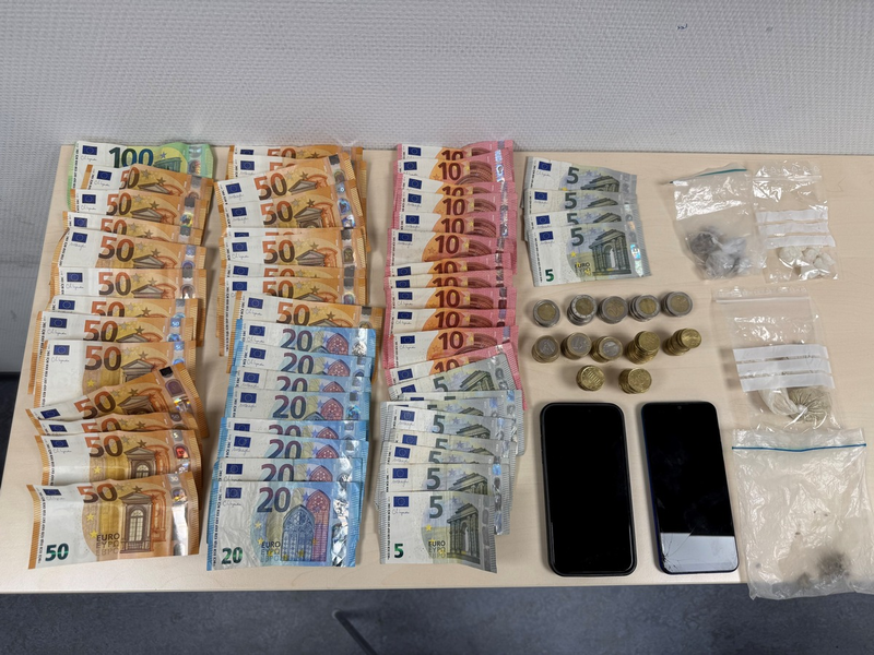 POL-D: PRIOS-Einsatz - Hauptbahnhof Südseite - Drogendealer festgenommen - Heroin, Cracksteine und Teleskopschlagstock beschlagnahmt - Foto: presseportal.de