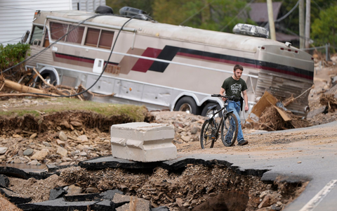 Der Hurrikan «Helene» kostet den Dax-Konzern Munich Re eine halbe Milliarde Euro. - Foto: Mike Stewart/AP/dpa