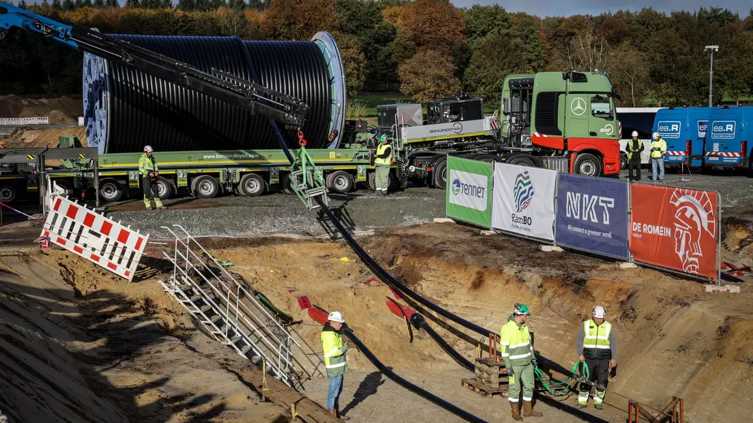 Die Stromtrasse Suedlink soll Strom aus Erneuerbaren Energien von Norddeutschland in den Süden transportieren. (Archivbild) - Bild: Focke Strangmann/dpa