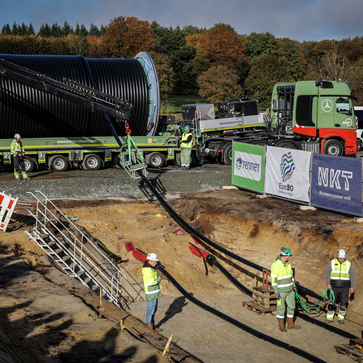 Die Stromtrasse Suedlink soll Strom aus Erneuerbaren Energien von Norddeutschland in den Süden transportieren. (Archivbild) - Foto: Focke Strangmann/dpa