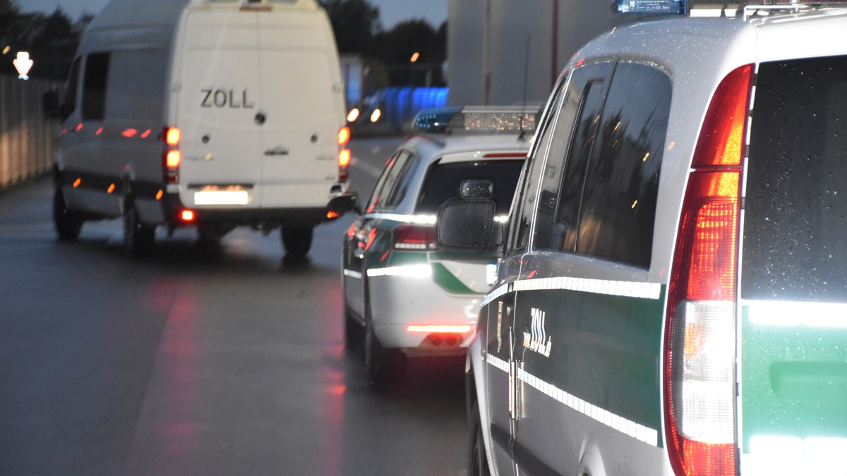 HZA-KR: Hauptzollamt Krefeld prüft in der Logistikbranche - diverse Verstöße und Festnahmen - Foto: presseportal.de