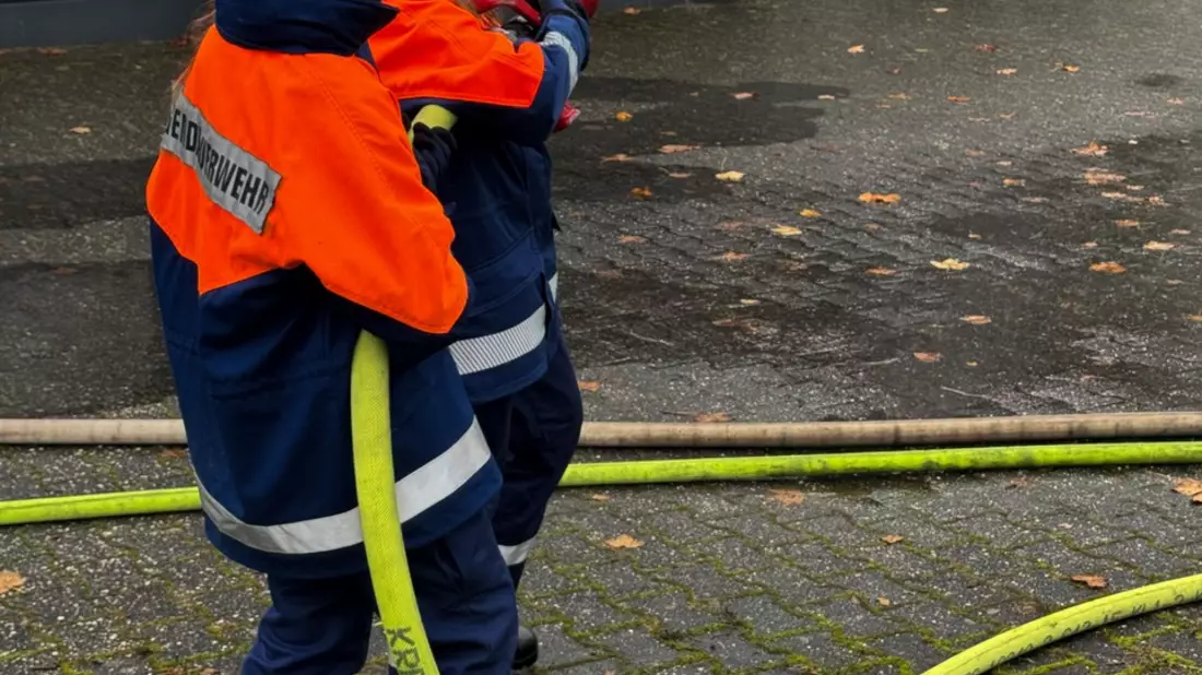 FW Wenden: Jahresabschlussübung der Jugendfeuerwehr der Gemeinde Wenden - Bild: presseportal.de