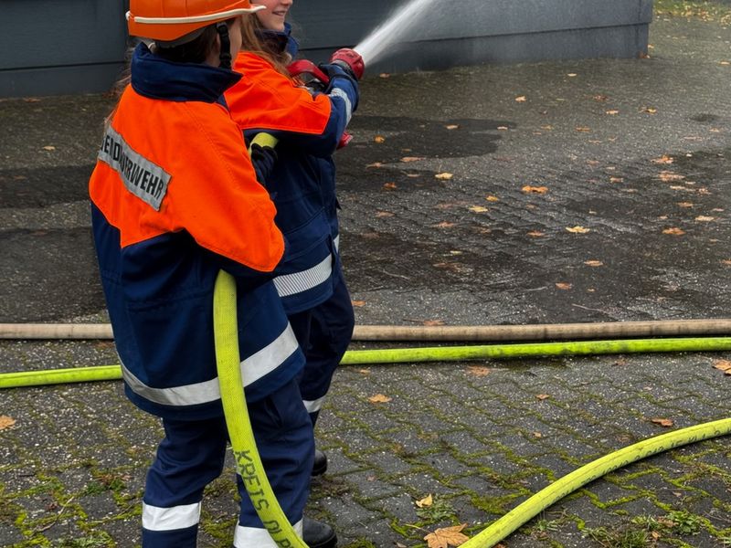 FW Wenden: Jahresabschlussübung der Jugendfeuerwehr der Gemeinde Wenden - Foto: presseportal.de
