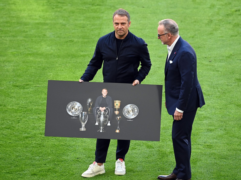 Hansi Flick (l) feierte mit dem FC Bayern große Erfolge. - Foto: Sven Hoppe/dpa-Pool/dpa