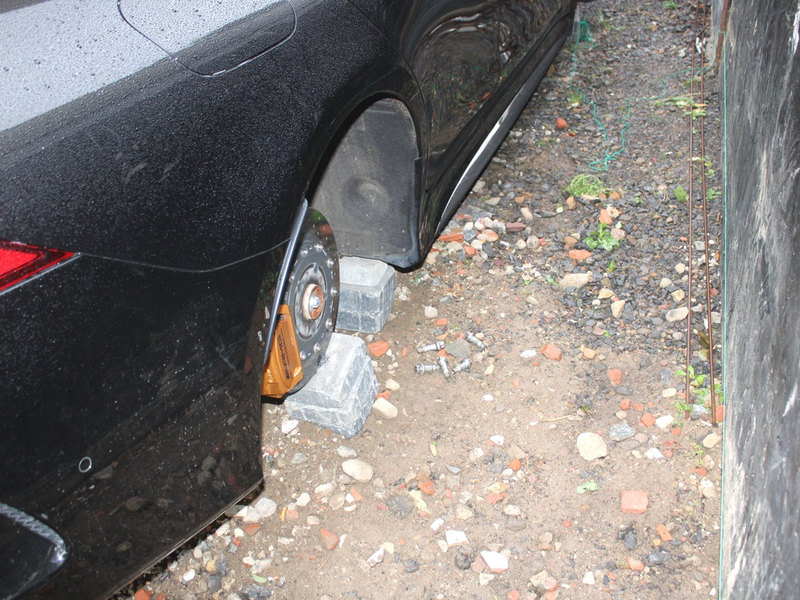 POL-MI: Felgensatz von Mercedes entwendet - Foto: presseportal.de