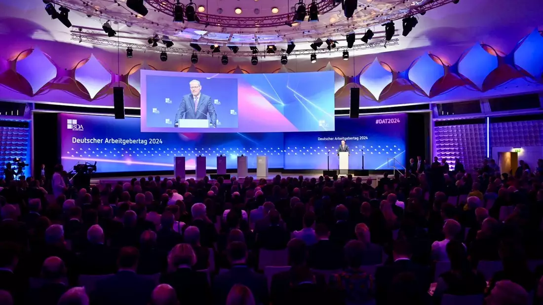 Bildungseinrichtungen aus Bayern, Brandenburg, Hamburg und Nordrhein-Westfalen gewinnen den begehrten Arbeitgeberpreis für Bildung 2024 - Bild: presseportal.de
