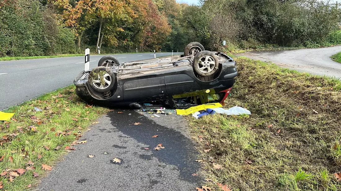 FW Xanten: Verkehrsunfall mit PKW: Alle Insassen bleiben unverletzt - Bild: presseportal.de