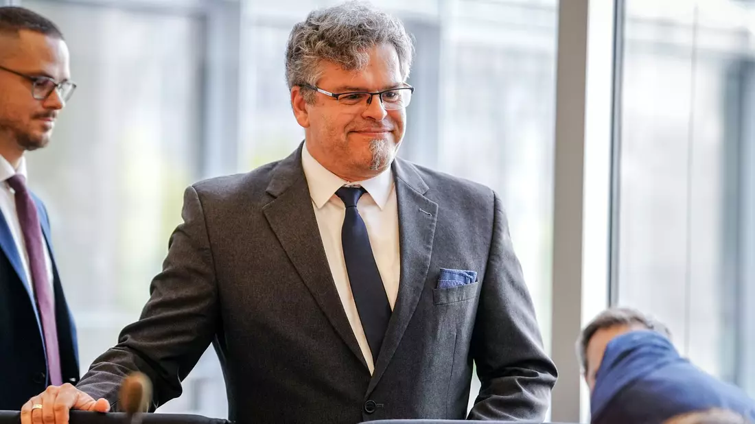Nach der Messerattacke in Solingen stand Generalbundesanwalt Jens Rommel den Abgeordneten im Innenausschuss des Bundestages Rede und Antwort. (Archivfoto) - Bild: Kay Nietfeld/dpa