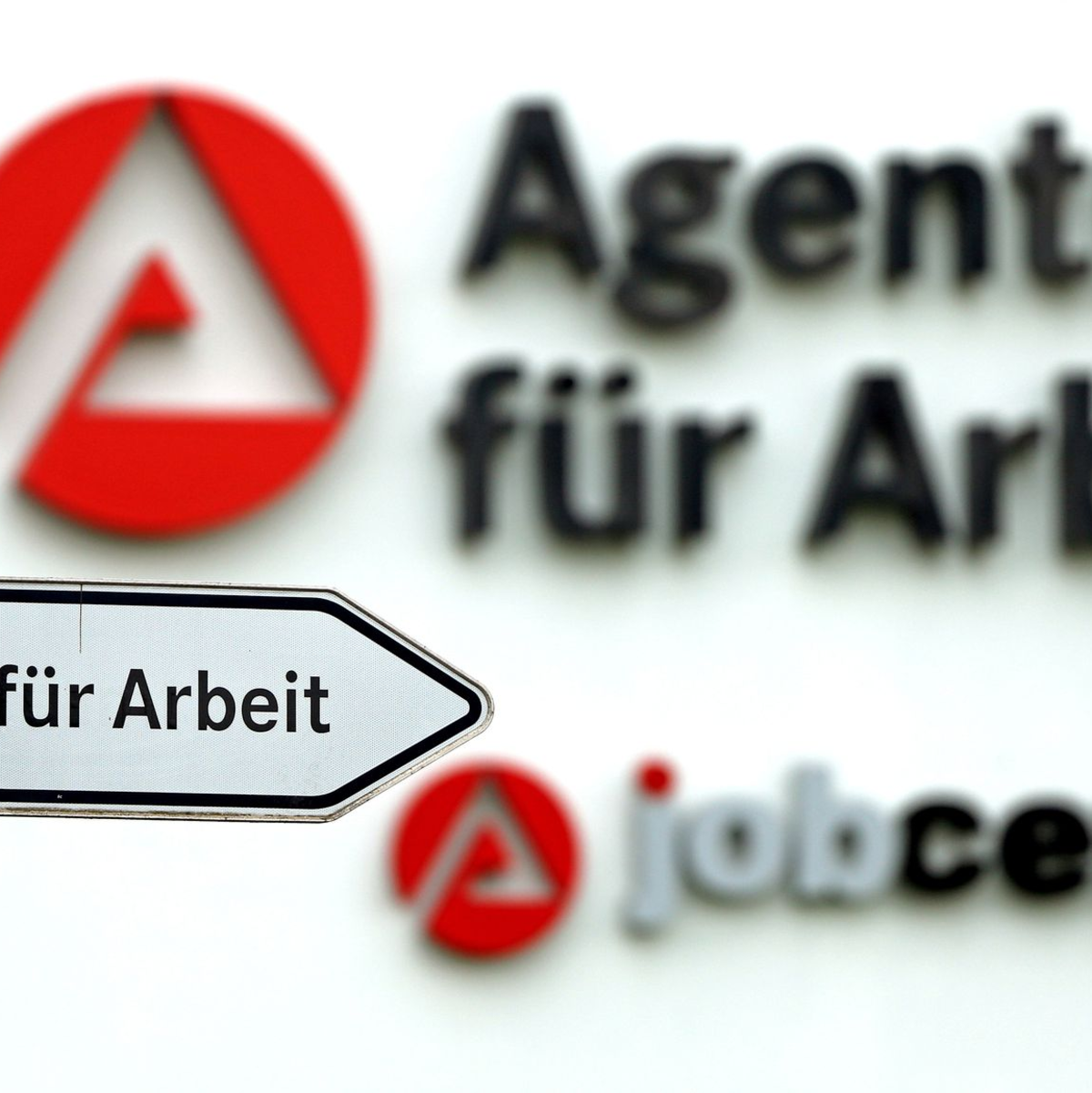 Für viele lautet die Frage: Wo geht es zum regulären Arbeitsmarkt? - Foto: Jan Woitas/dpa