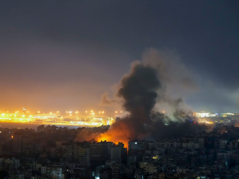 Die israelische Armee führt nach eigenen Angaben im Libanon Krieg gegen die Hisbollah-Miliz. - Foto: Hassan Ammar/AP