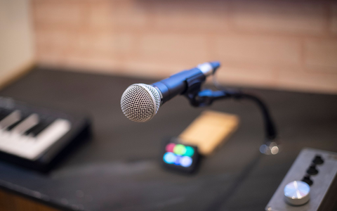 Ein Aufnahmeplatz im «Hör.Spiel Museum» im Palais Bellevue in Kassel. - Foto: Anja Köhne/HÖR.SPIEL Museum der Stiftung Brückner-Kühner/dpa