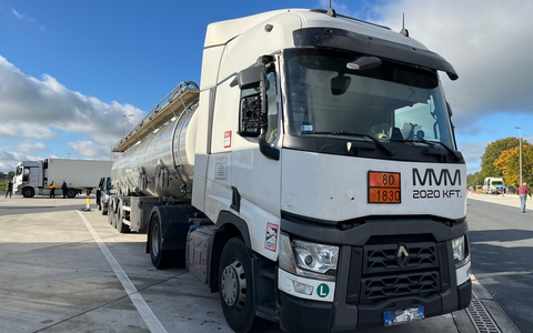 POL-DO: Defekte Bremsen, gebrochene Karosserie und Rost: Polizei stoppt Gefahrgut-Transporter auf der A44 bei Werl - Foto: presseportal.de