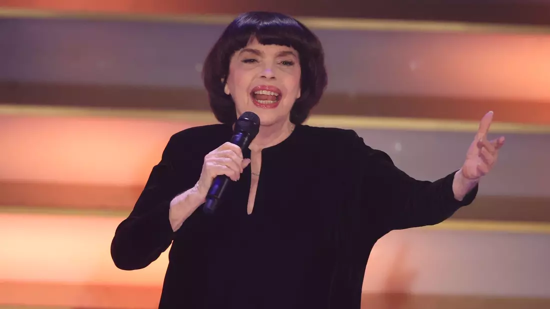 Mireille Mathieu will mehr Zeit für sich (Archivbild). - Bild: Bodo Schackow/dpa