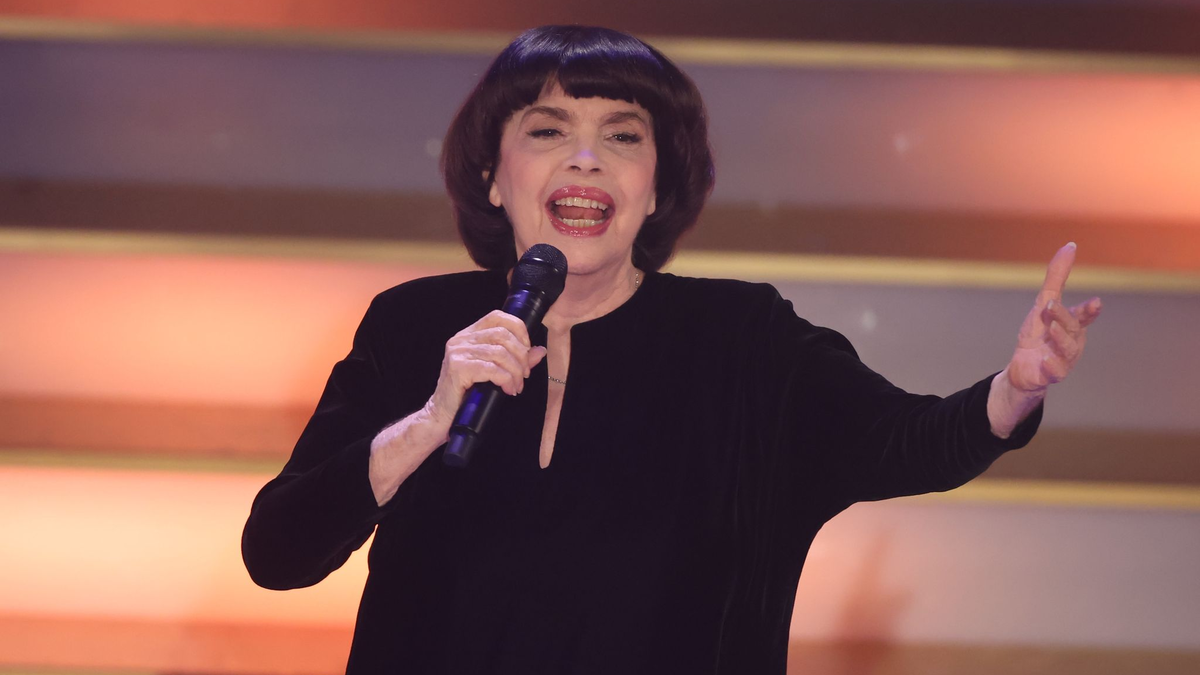 Mireille Mathieu will mehr Zeit für sich (Archivbild). - Foto: Bodo Schackow/dpa