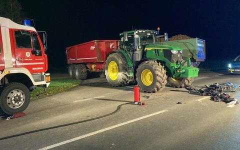 FW Bergheim: Drei Verletzte bei Verkehrsunfall in Bergheim Motorrad prallt gegen Traktor - Motorradfahrer lebensgefährlich verletzt - Foto: presseportal.de