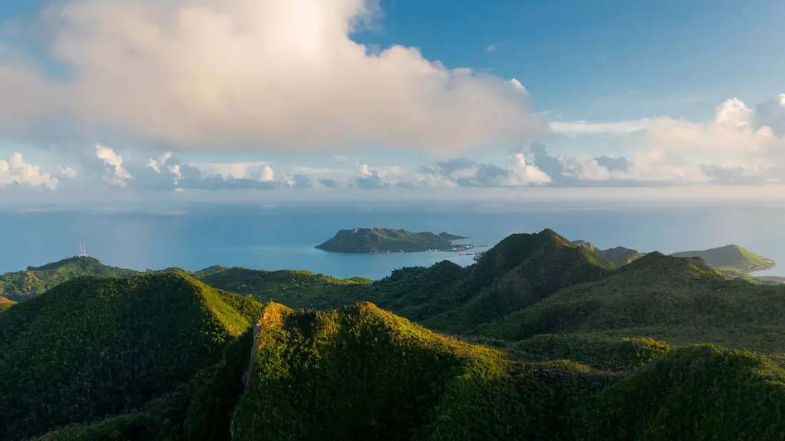 Blick auf die Insel Providence, die zum Archipel von San Andres im Karibischen Meer gehört. In Kolumbien findet seit Montag die Weltnaturkonferenz statt. - Bild: Luis Bernardo Cano/dpa