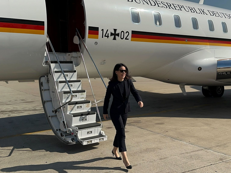 Außenministerin Baerbock wirbt im Libanon für eine Deeskalation des Konflikts zwischen der Schiitenmiliz Hisbollah und Israel.  - Foto: Jörg Blank/dpa