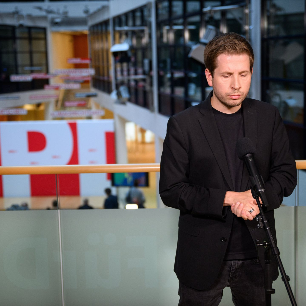 Kevin Kühnert trat - für viele Außenstehende überraschend - als SPD-Generalsekretär zurück. (Archivbild) - Foto: Bernd von Jutrczenka/dpa