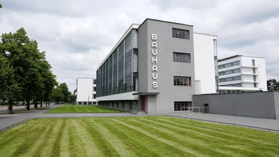 Die AfD-Fraktion in Sachsen-Anhalt spricht im Kontext des Bauhauses von einem «Irrweg». (Archivbild) - Bild: Sebastian Willnow/dpa-Zentralbild/dpa