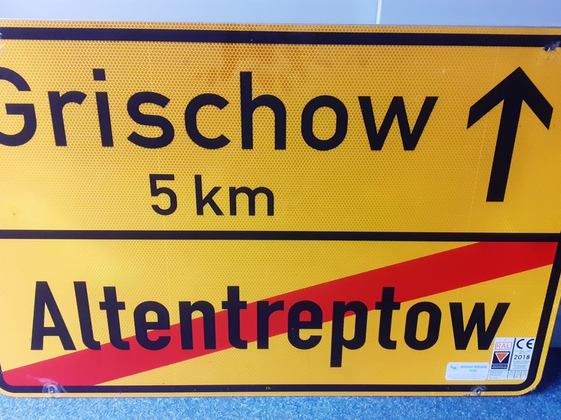 POL-NB: Ortsschilder von Altentreptow wieder da - Foto: presseportal.de