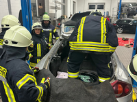 FW Beverungen: Erfolgreicher Dienstabend zum Thema Technische Rettung bei Verkehrsunfällen - Foto: presseportal.de