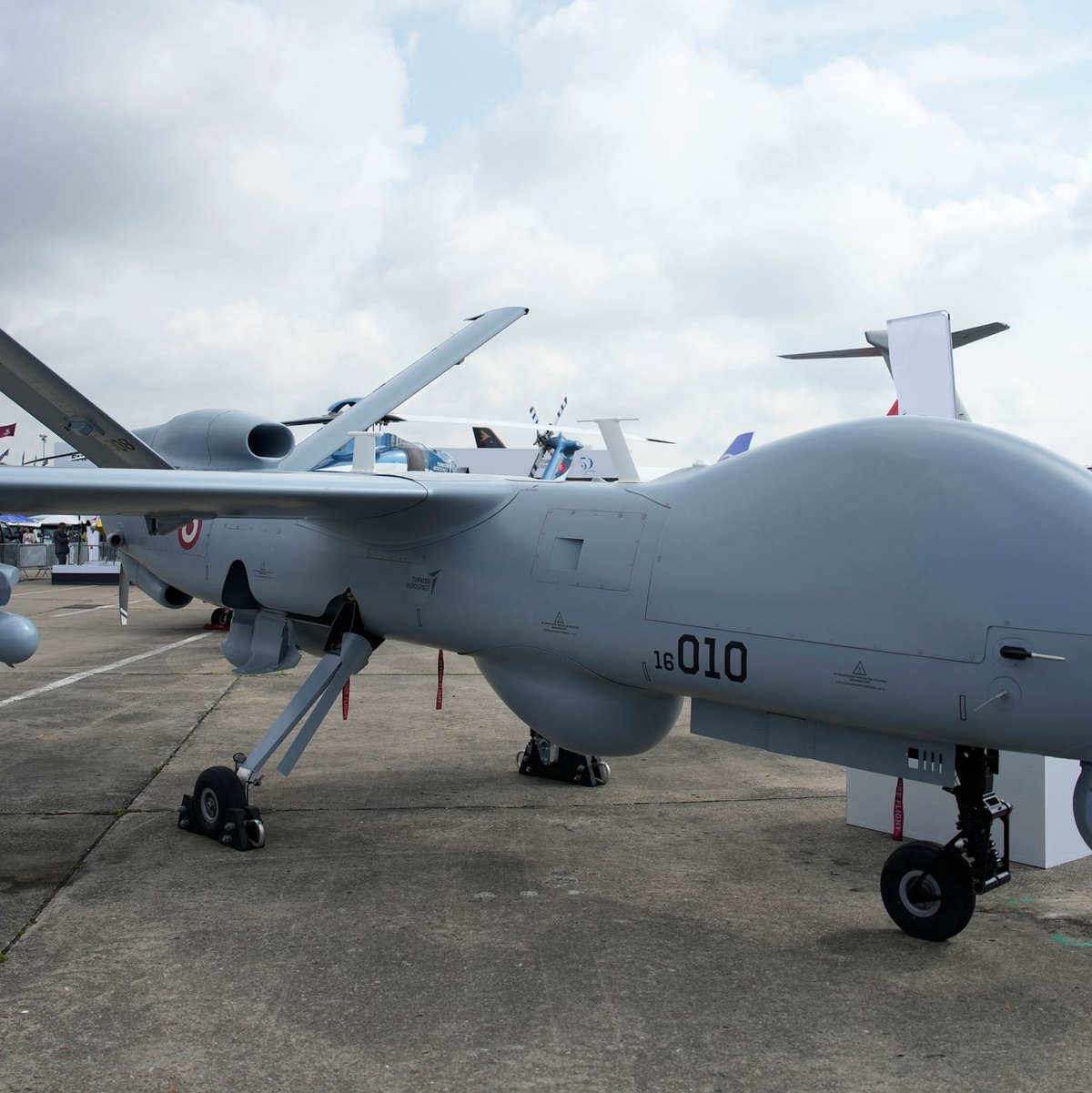 Die Firma ist auch an der Produktion der Drohne Anka beteiligt. (Archivbild) - Foto: Lewis Joly/AP/dpa