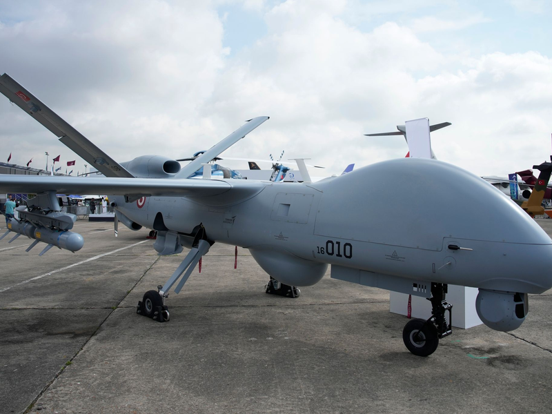 Die Firma ist auch an der Produktion der Drohne Anka beteiligt. (Archivbild) - Foto: Lewis Joly/AP/dpa