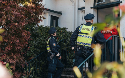 POL-Bremerhaven: Erfolgreiche Aktion Gemeinsam Wachsam 2024: Polizisten informieren in 850 Haushalten über Schutz vor Einbruchdiebstahl - Info-Stand am kommenden Samstag - Foto: presseportal.de