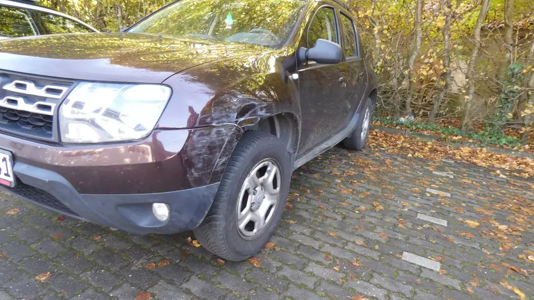POL-CUX: Verkehrsunfallflucht auf dem Edeka-Parkplatz in Altenwalde - Zeugen gesucht (Lichtbild in der Anlage) - Bild: presseportal.de