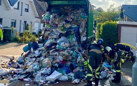 FW Hünxe: Brennende Ladung - Rauchentwicklung aus Müllfahrzeug - Foto: presseportal.de