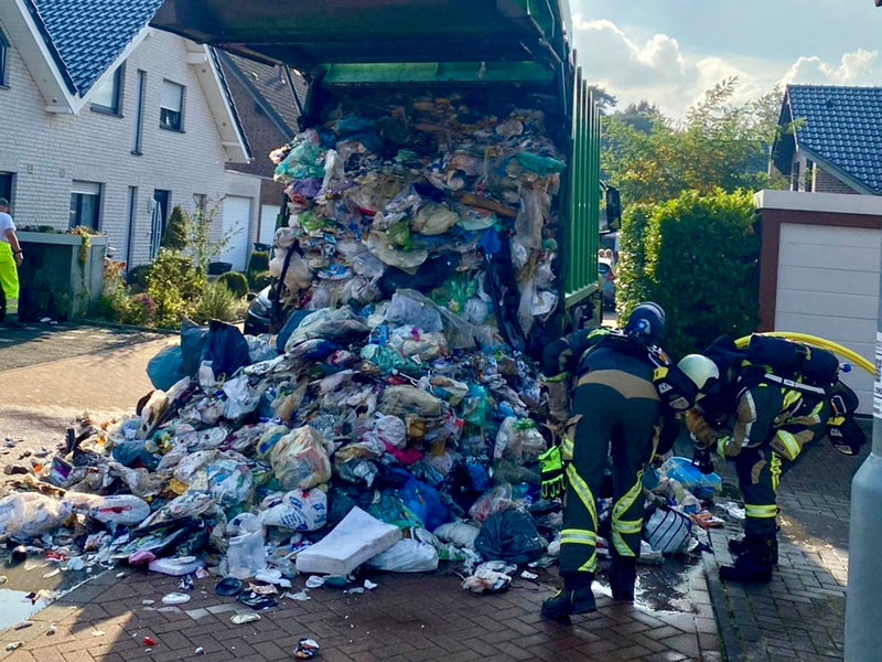 FW Hünxe: Brennende Ladung - Rauchentwicklung aus Müllfahrzeug - Foto: presseportal.de