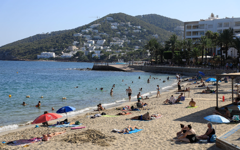 Der Tatort soll ein bekanntes Restaurant auf der Insel der Schönen und Reichen gewesen sein. (Symbolbild) - Foto: Clara Margais/dpa