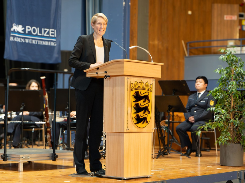 POL-HfPolBW: Feierliche Vereidigung bei der Polizei Baden-Württemberg am Ausbildungsstandort Herrenberg - Foto: presseportal.de