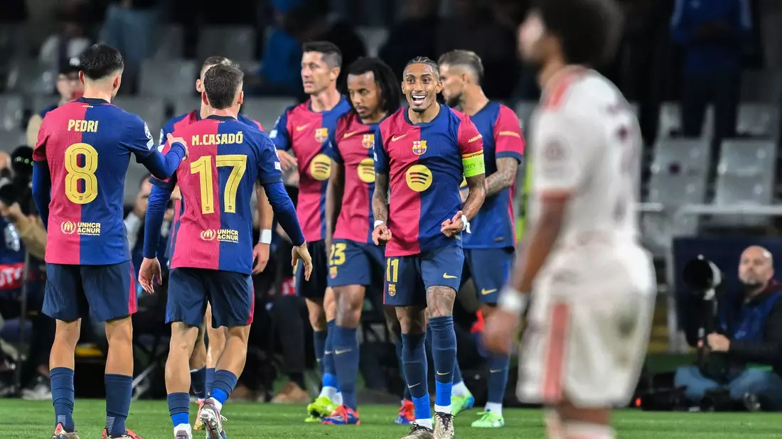 Der FC Barcelona bejubelt den Sieg über den FC Bayern. - Bild: Sven Hoppe/dpa