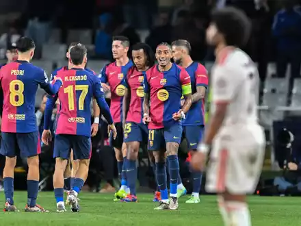 Der FC Barcelona bejubelt den Sieg über den FC Bayern. - Foto: Sven Hoppe/dpa
