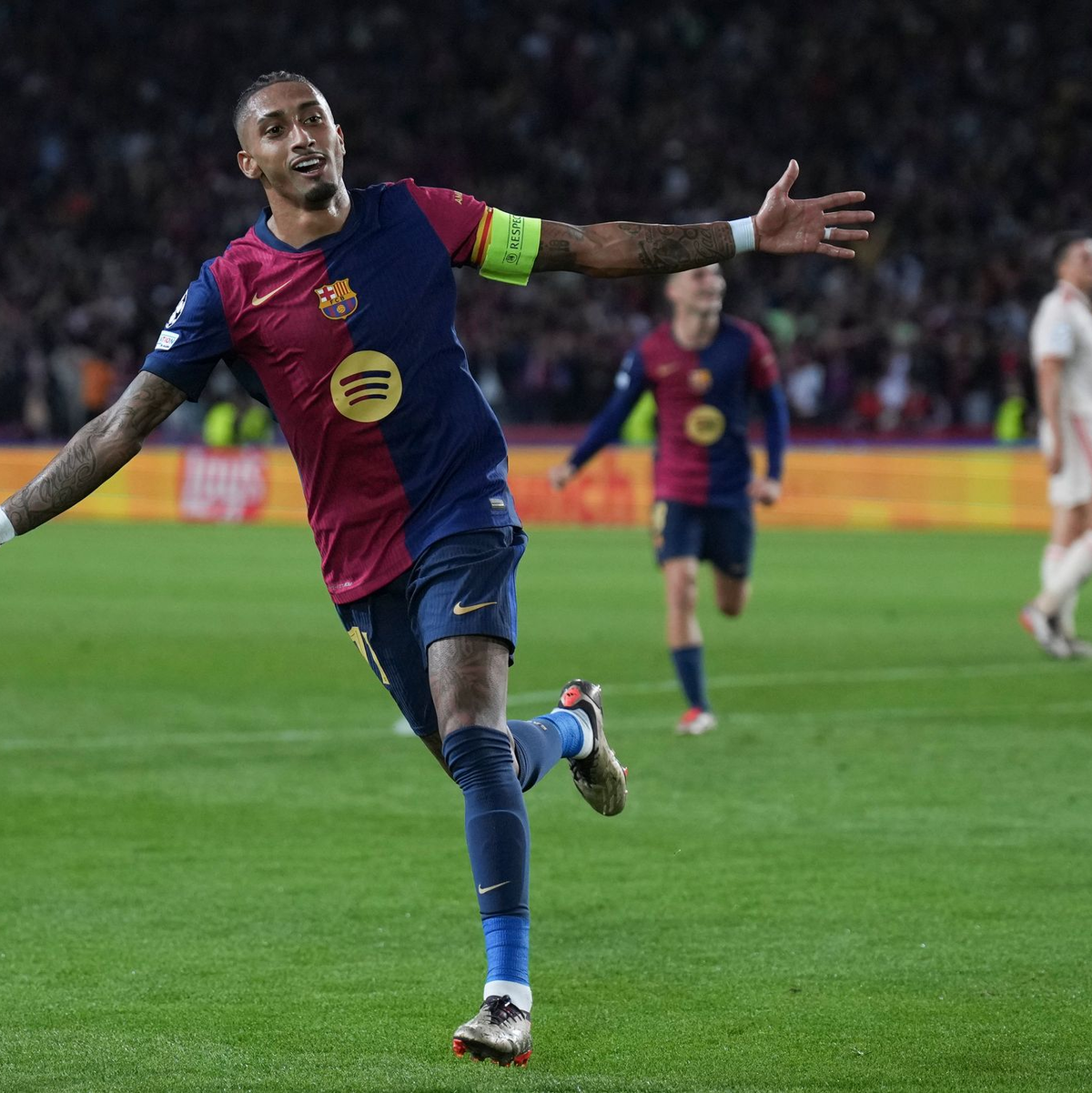 Der Mann des Abends: Barcelonas Raphinha. - Foto: Emilio Morenatti/AP