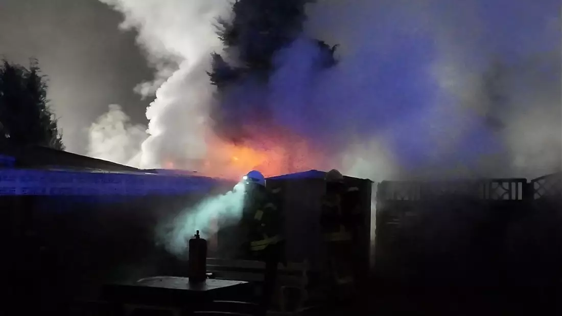 FW-OLL: Brand auf Campingplatz - Hund verstirbt in den Flammen - Feuerwehr kann ein ausbreiten verhindern - Bild: presseportal.de