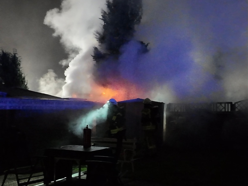 FW-OLL: Brand auf Campingplatz - Hund verstirbt in den Flammen - Feuerwehr kann ein ausbreiten verhindern - Foto: presseportal.de