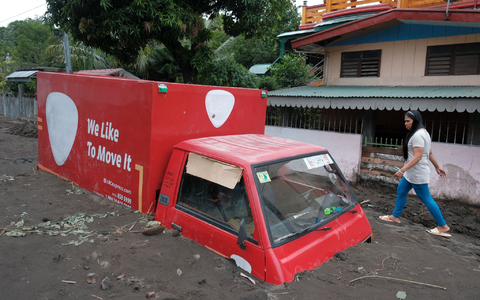 Die Verwüstungen durch «Trami» auf der Hauptinsel Luzon sind groß. - Foto: John Michael Magdasoc/AP