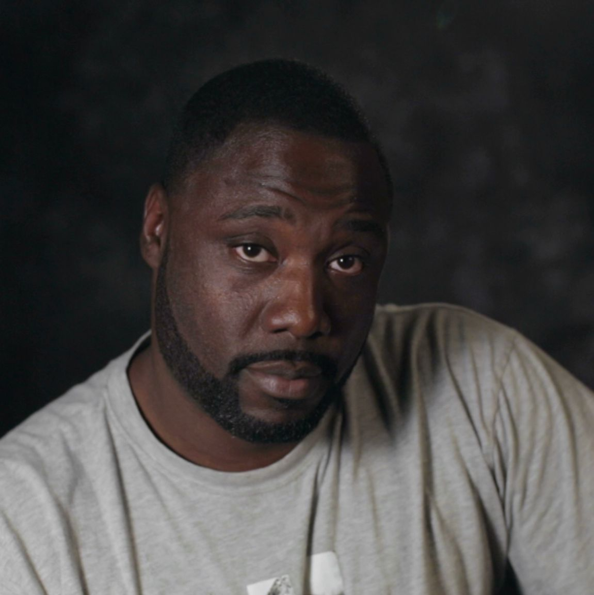 James Bond aus Indiana erzählt über die Probleme, die einem der fiktiv anmutende Name als schwarzer Mann in den USA bescheren kann.  - Foto: atthew Bauer/The Other Fellow Ltd/Journeyman Pictures/dpa