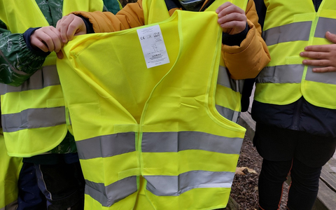POL-W: W/RS/SG Sichtbarkeit trotzt Dunkelheit: Ăbergabe von Kinderwarnwesten an Solinger Grundschulen - Einladung fĂŒr Medienvertreterinnen und Medienvertreter - Foto: presseportal.de POL-W: W/RS/SG Sichtbarkeit trotzt Dunkelheit: Ăbergabe von Kinderwarnwesten an Solinger Grundschulen - Einladung fĂŒr Medienvertreterinnen und Medienvertreter - Foto: presseportal.de