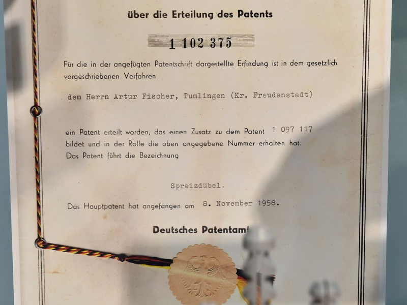 Ein Beispiel für die Kreativität feier Erfinder: Der von Anton Fischer entwickelte Spreizdübel  - Foto: picture alliance / dpa