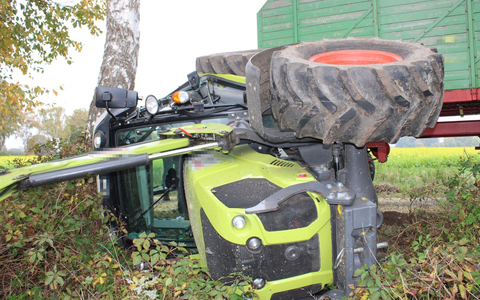 POL-MI: Traktor kippt um, Fahrer schwer verletzt - Foto: presseportal.de