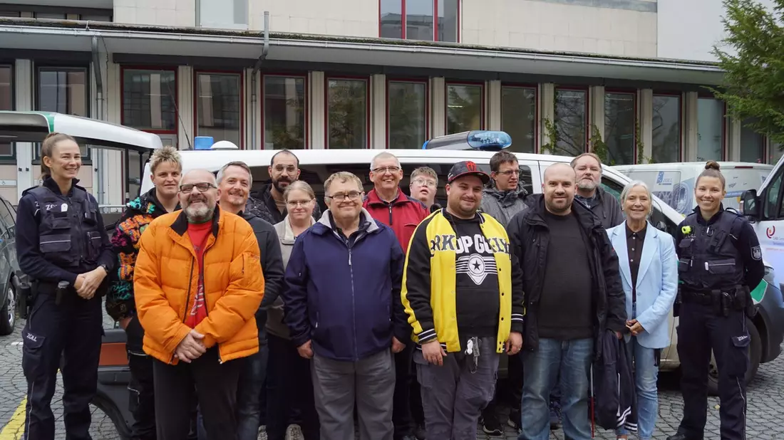 HZA-A: Aktionstag Schichtwechsel - bundesweite Beteiligung des Zolls/ Menschen mit und ohne Behinderung tauschen ihren Arbeitsplatz - Bild: presseportal.de