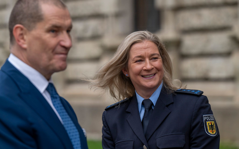 Haben sich nach eigener Aussage mit der Isu geeinigt: Claudia Pechstein und ihr Lebensgefährte Matthias Große. - Foto: Peter Kneffel/dpa