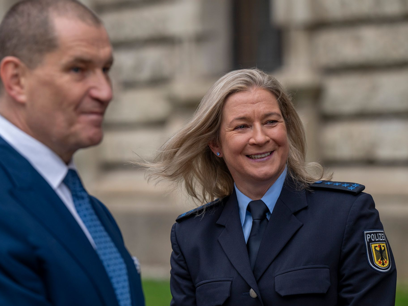 Haben sich nach eigener Aussage mit der Isu geeinigt: Claudia Pechstein und ihr Lebensgefährte Matthias Große. - Foto: Peter Kneffel/dpa
