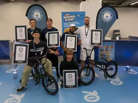 5 junge Athleten holen 6 neue Guinness-Weltrekorde an einem Tag nach Deutschland / 6 neue Guinness-Weltrekorde und starke Statements für Zusammenhalt, Freundschaft, Toleranz und Selbstvertrauen - Foto: presseportal.de