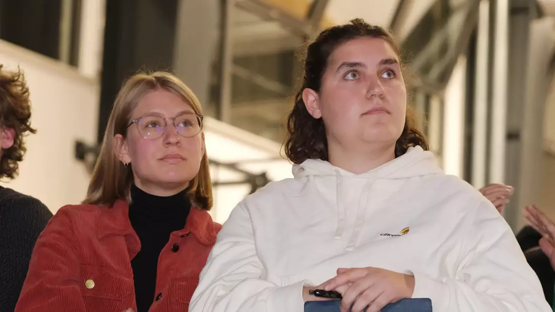Svenja Appuhn (l) und Katharina Stolla (r) haben den Grünen den Rücken gekehrt und wollen jetzt mit einer neuen Bewegung linke Politik voranbringen. (Archivfoto) - Bild: Sebastian Willnow/dpa