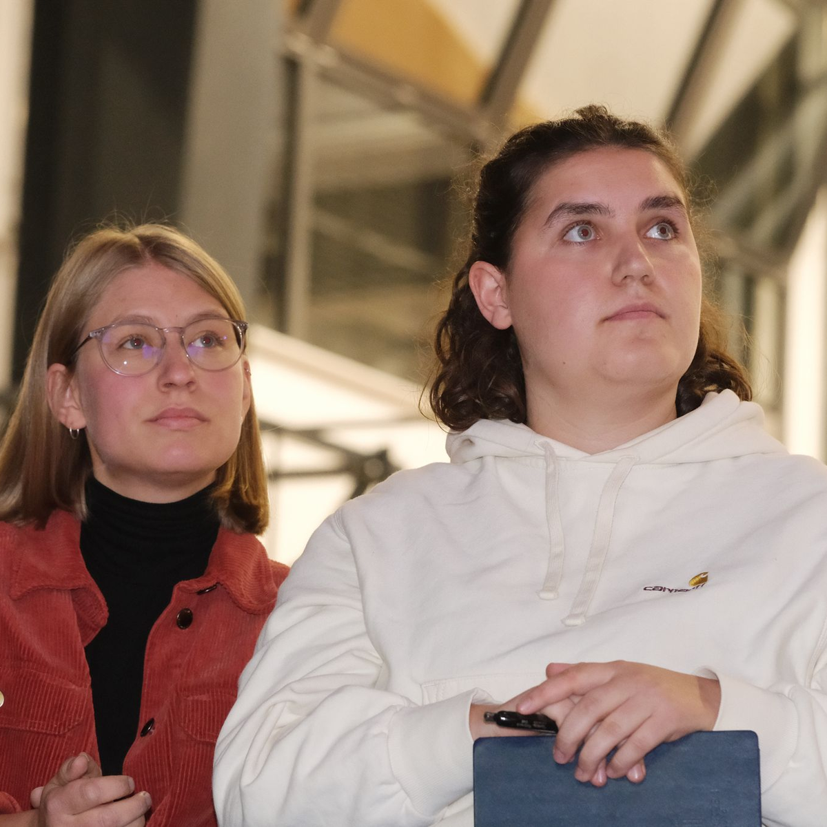 Svenja Appuhn (l) und Katharina Stolla (r) haben den Grünen den Rücken gekehrt und wollen jetzt mit einer neuen Bewegung linke Politik voranbringen. (Archivfoto) - Foto: Sebastian Willnow/dpa