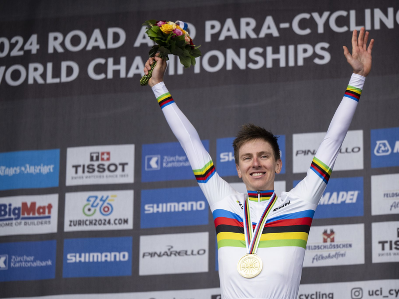 Bleibt dem UAE-Team noch lange erhalten: Rad-Superstar Tadej Pogacar.  - Foto: Ennio Leanza/KEYSTONE/dpa